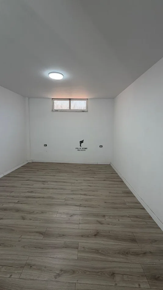 Tirane, jepet me qera zyre Kati 3, 130 m² 800 € (ISH EKSPOZITA)