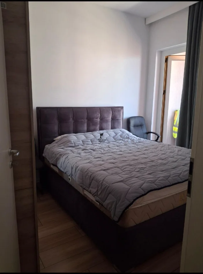 Tirane, jepet me qera apartament 1+1 Kati 8, 70 m² 500 € (ALI DEMI)