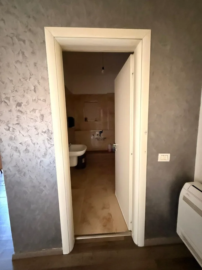 Tirane, jepet me qera zyre Kati 1, 100 m² 1.400 € (STADIUMI DINAMO)