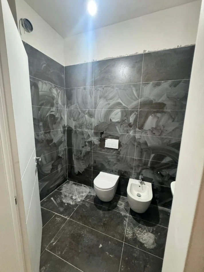 Tirane, shitet apartament 3+1 Kati 5, 125 m² 375.000 € (KOMUNA E PARISIT)
