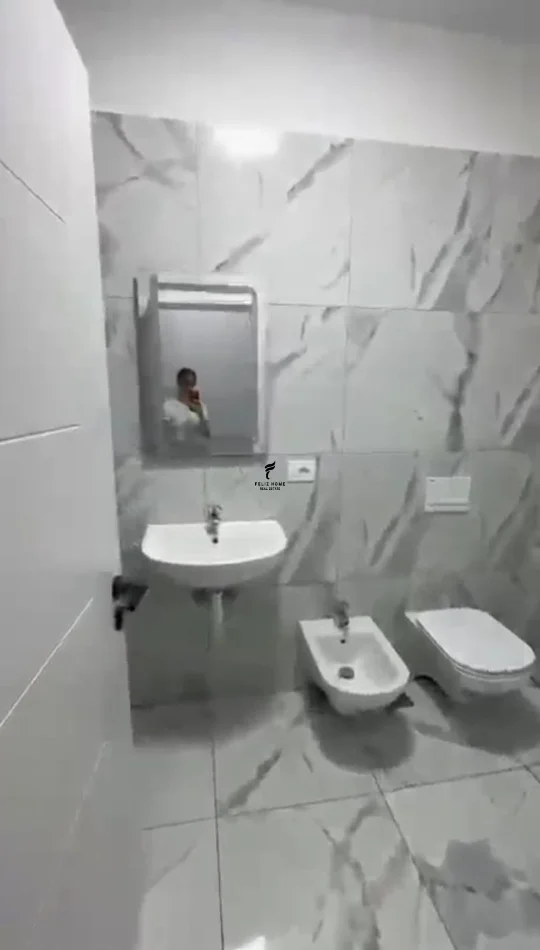 Tirane, jepet me qera zyre Kati 4, 115 m² 700 € (5 MAJI)