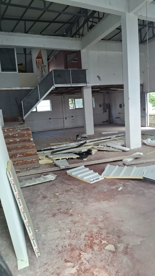 Tirane, jepet me qera magazine Kati 0, 500 m² 2.500 € (KOMBINAT)