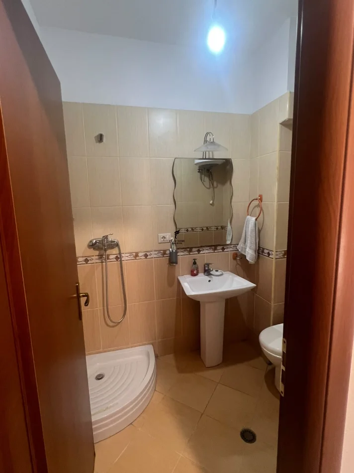 Tirane, jepet me qera apartament 2+1 Kati 3, 70 m² 500 € (KODRA E DIELLIT)