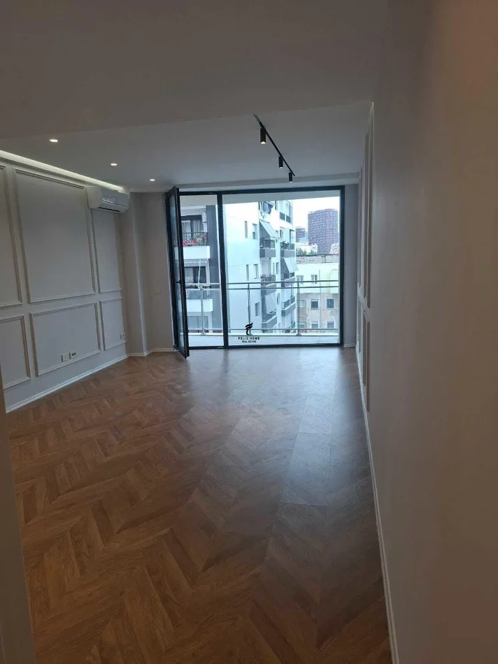 Tirane, jepet me qera zyre Kati 3, 116 m² 1.000 € (MINE PEZA)