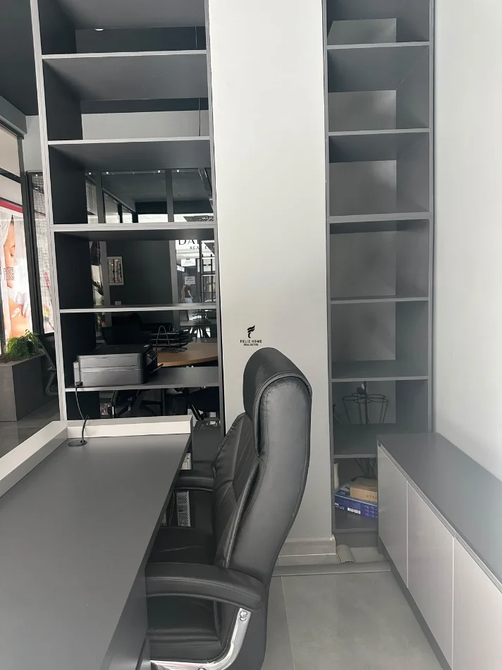 Tirane, jepet me qera zyre Kati 0, 40 m² 1.400 € (MINE PEZA)