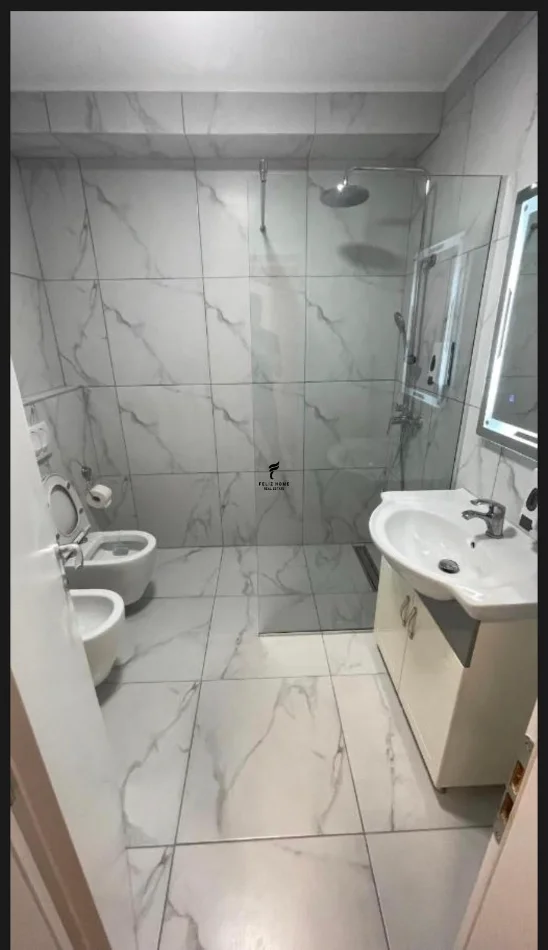 Tirane, jepet me qera garsonier Kati 3, 45 m² 700 € (BLLOK)
