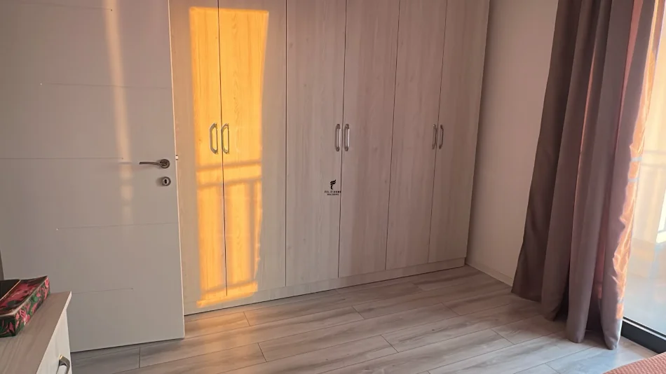 Tirane, jepet me qera apartament 1+1 Kati 3, 80 m² 700 € (BULEVARDI I RI)