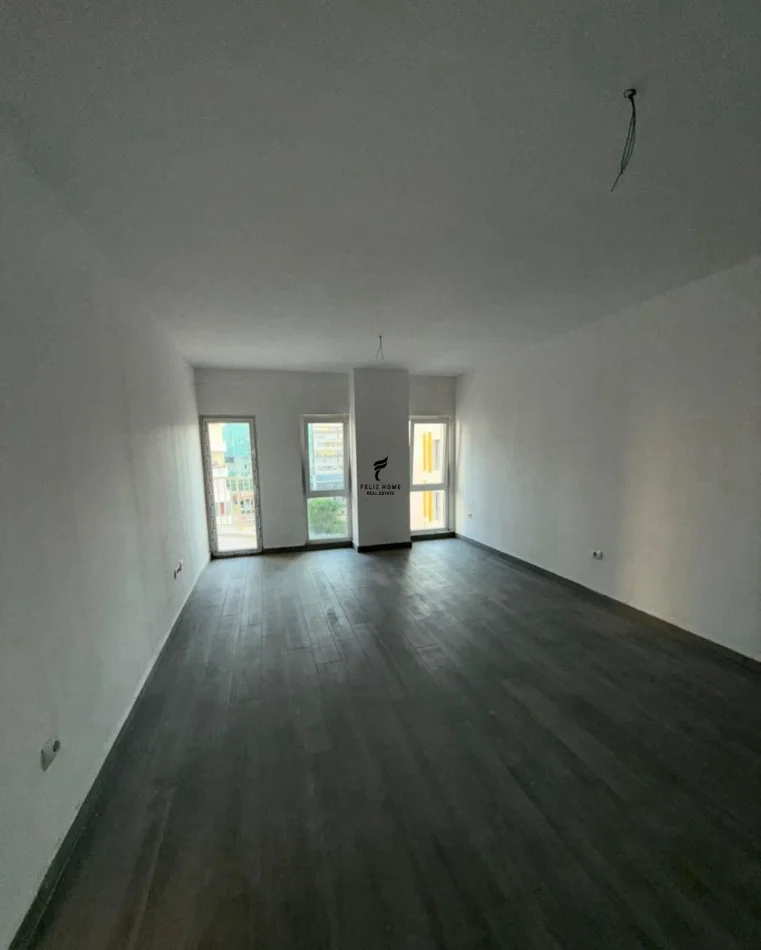 Tirane, jepet me qera zyre Kati 5, 73 m² 550 € (DON BOSKO)