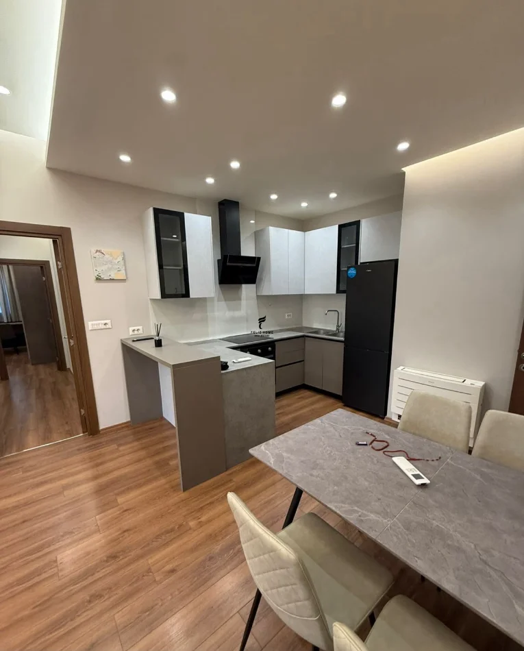 Tirane, jepet me qera apartament 2+1 Kati 2, 113 m² 700 € (RRUGA E DIBRES)