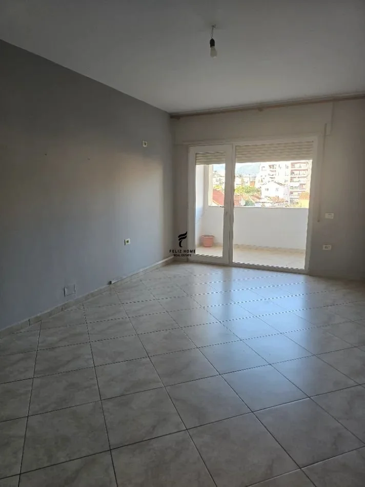 Tirane, jepet me qera zyre Kati 3, 120 m² 800 € (RRUGA BARDHYL)