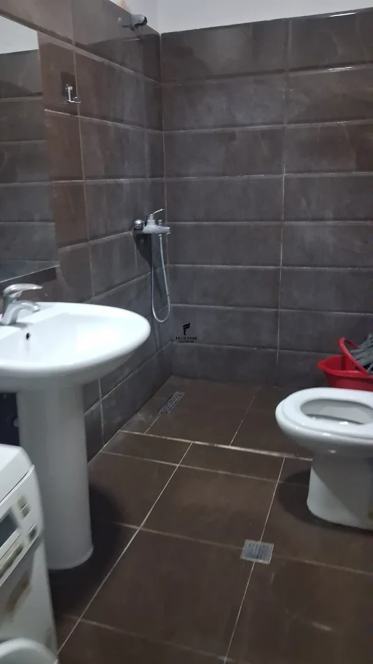 Tirane, jepet me qera apartament 2+1 Kati 1, 80 m² 450 € (KODRA E DIELLIT)