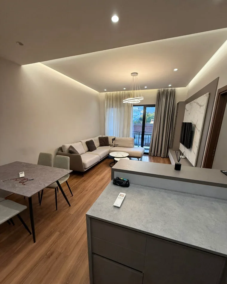 Tirane, jepet me qera apartament 2+1 Kati 2, 113 m² 700 € (RRUGA E DIBRES)