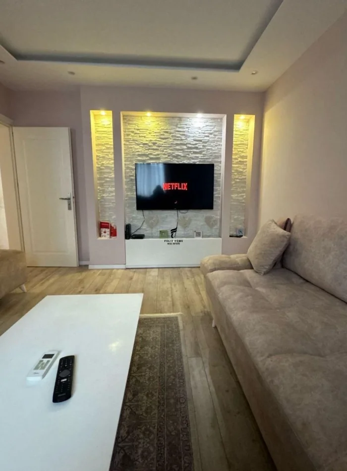 Tirane, jepet me qera apartament 1+1 Kati 4, 65 m² 600 € (21 DHJETORI)