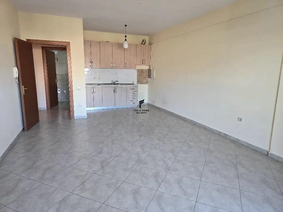 Tirane, jepet me qera zyre Kati 3, 120 m² 800 € (RRUGA BARDHYL)