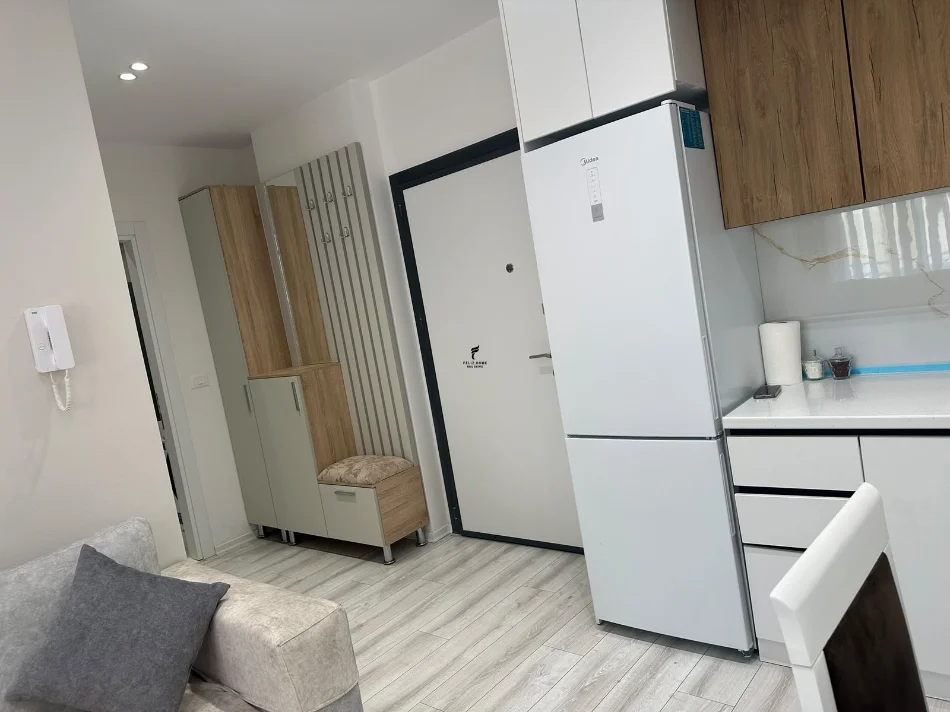 Tirane, jepet me qera apartament 1+1 Kati 3, 80 m² 700 € (BULEVARDI I RI)