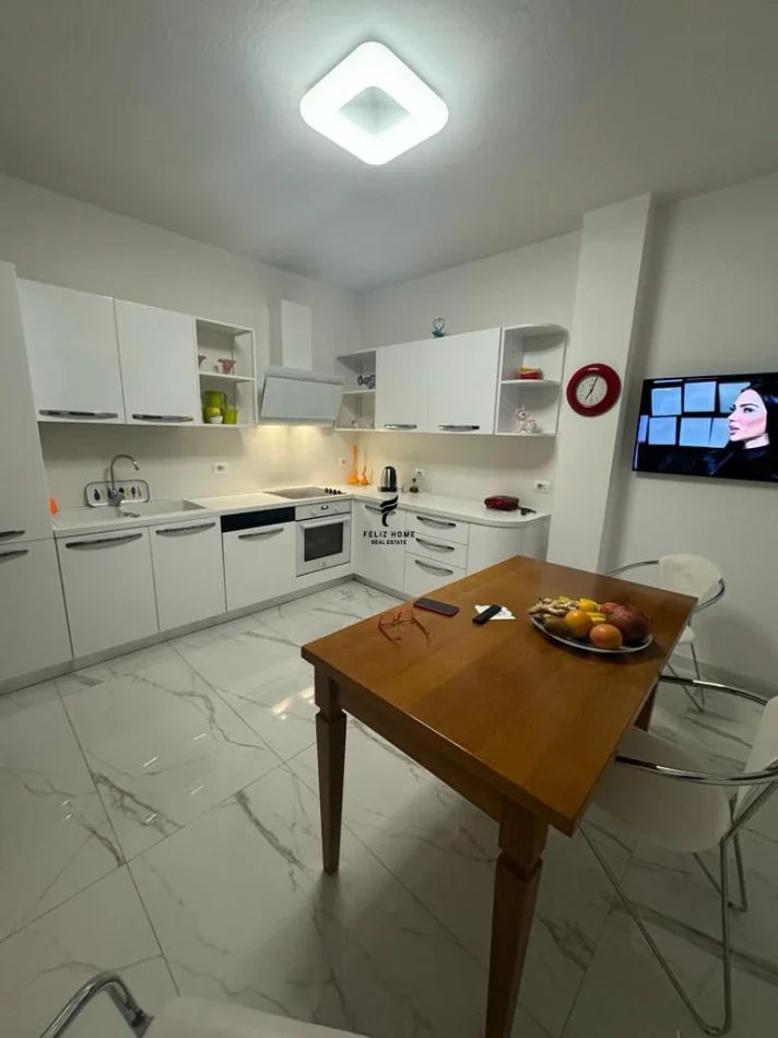 Tirane, jepet me qera zyre Kati 5, 202 m² 1.300 € (RRUGA E ELBASANIT)
