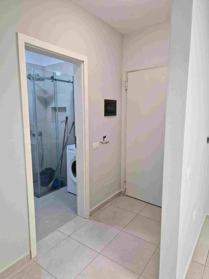 Tirane, jepet me qera zyre Kati 7, 55 m² 400 € (5 MAJI)