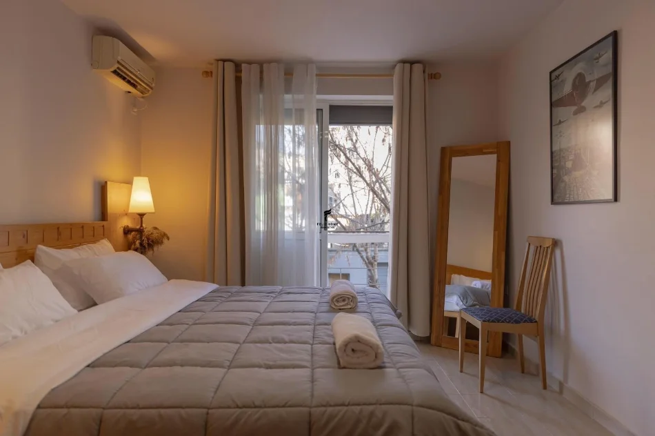 Tirane, jepet me qera apartament 1+1 Kati 2, 70 m² 700 € (QENDER)