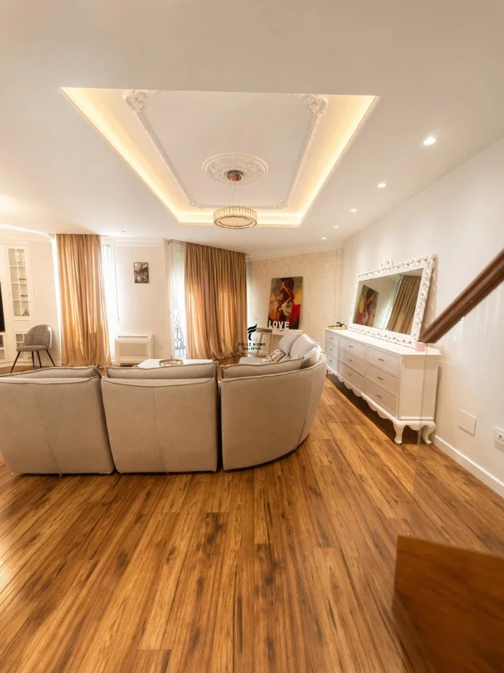 Tirane, jepet me qera apartament duplex 2+1 Kati 4, 180 m² 2.500 € (RRUGA E KAVAJES)