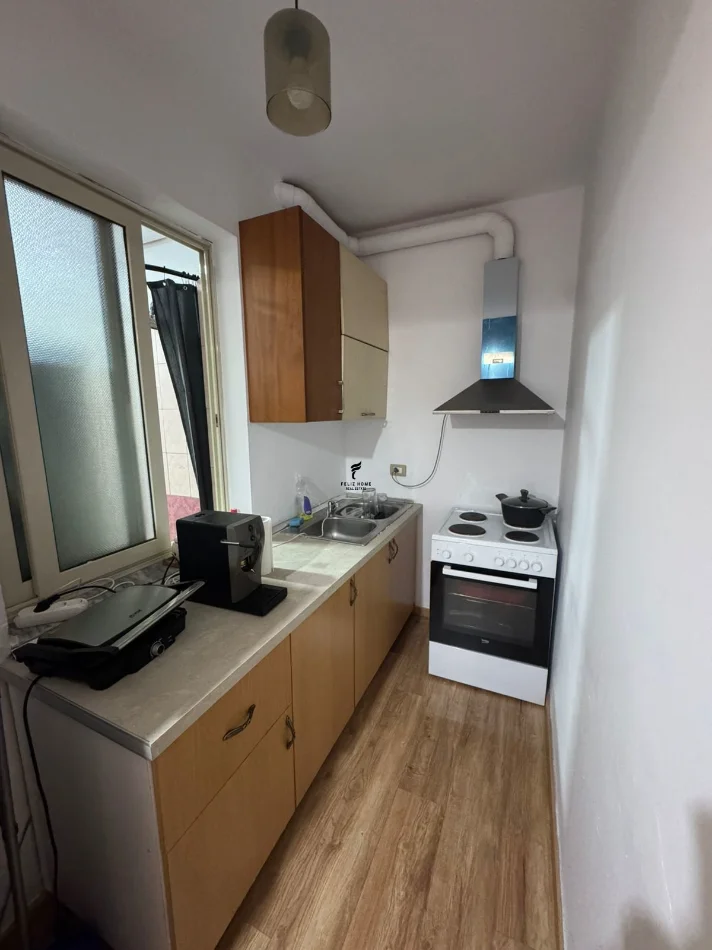 Tirane, jepet me qera apartament 1+1 Kati 1, 65 m² 450 € (21 DHJETORI)