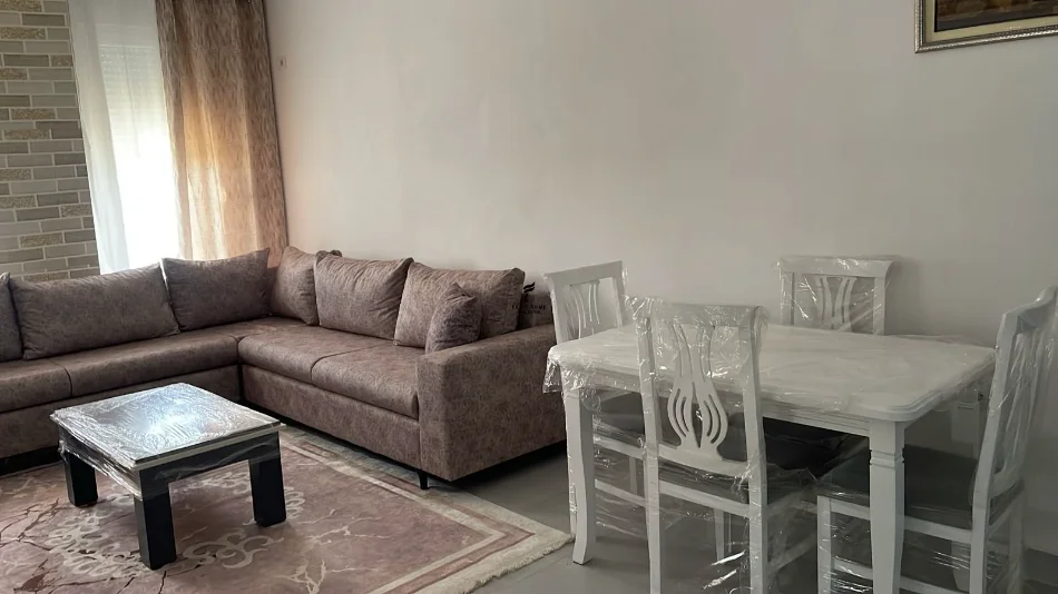 Tirane, jepet me qera apartament 2+1 Kati 1, 100 m² 600 € (5 MAJI)