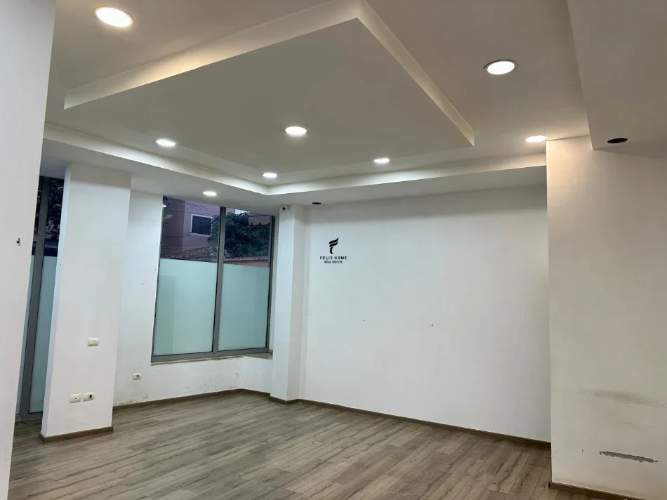 Tirane, jepet me qera dyqan Kati 0, 70 m² 1.200 € (MINE PEZA)