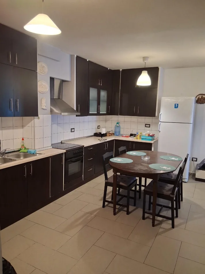Tirane, jepet me qera apartament 2+1 Kati 3, 103 m² 650 € (MYSLYM SHYRI)