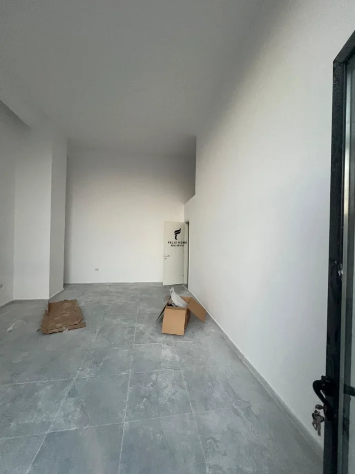 Tirane, jepet me qera dyqan Kati 0, 45 m² 500 € (DON BOSKO)