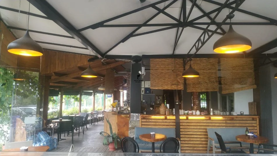 Tirane, jepet me qera lokal Kati 0, 170 m² 700 € (KOPSHTI ZOOLOGJIK)