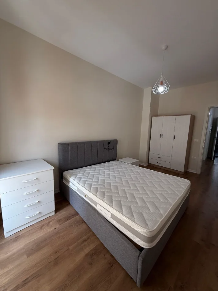 Tirane, jepet me qera apartament 1+1 Kati 4, 70 m² 500 € (5 MAJI)