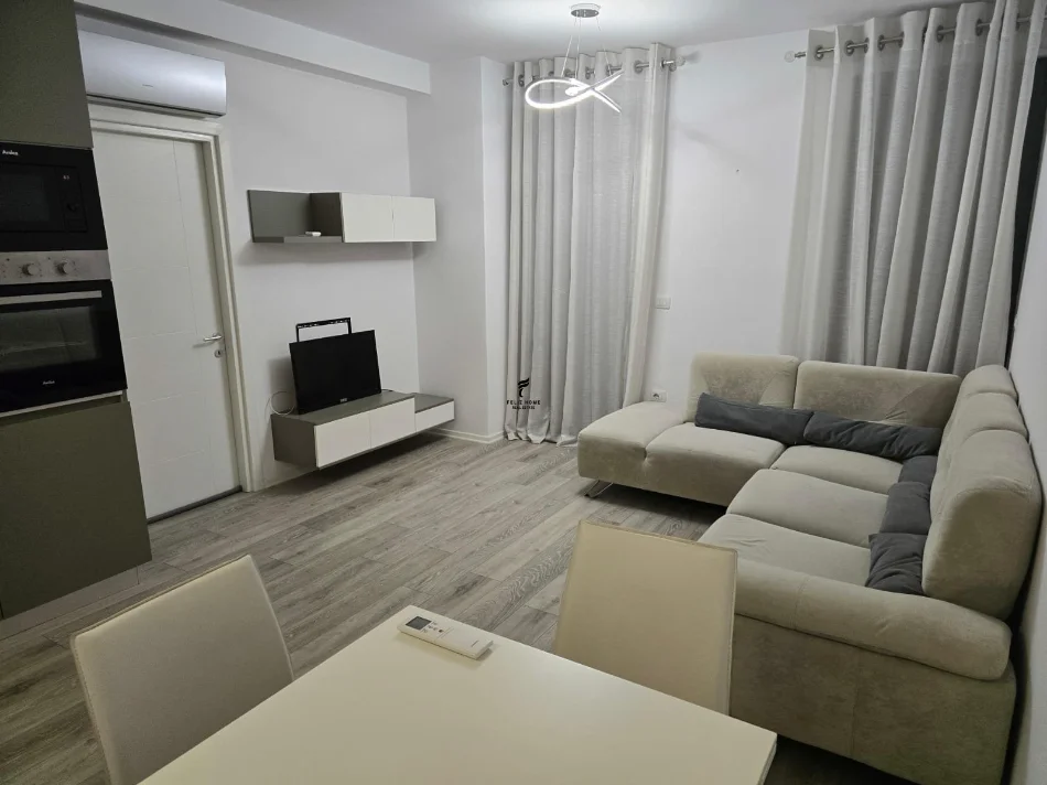 Tirane, jepet me qera apartament 1+1 Kati 3, 65 m² 600 € (ALI DEMI)