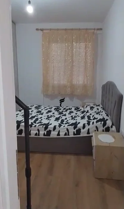 Tirane, jepet me qera apartament 1+1 Kati 5, 65 m² 600 € (ISH PARKU)
