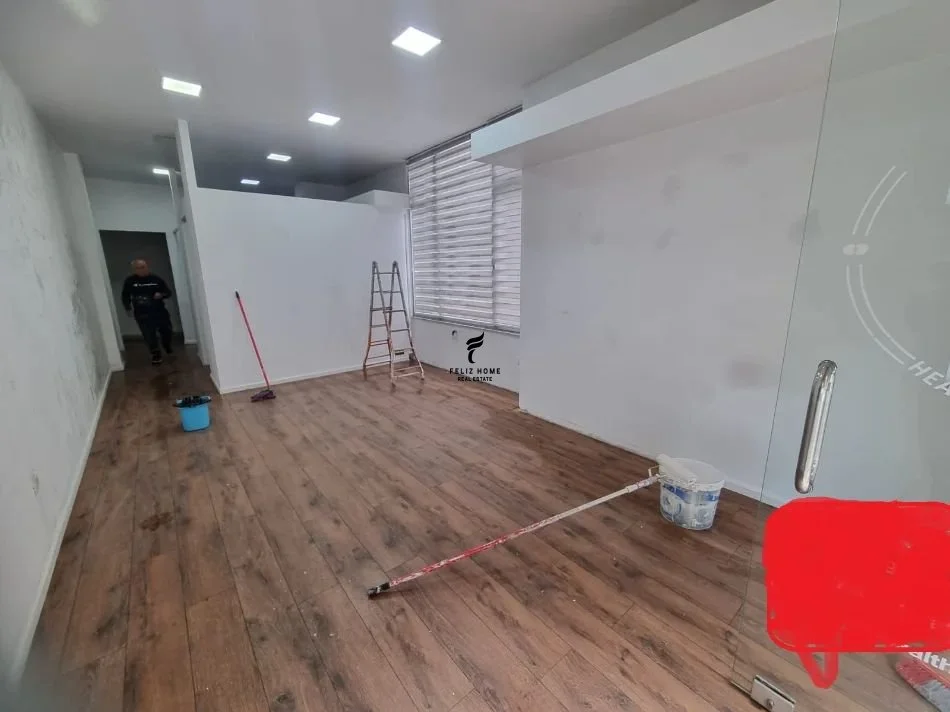 Tirane, jepet me qera zyre Kati 0, 50 m² 600 € (MYSLYM SHYRI)