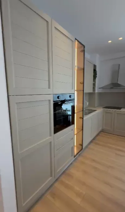 Tirane, jepet me qera apartament 1+1 Kati 6, 65 m² 1.000 € (KOMUNA E PARISIT)