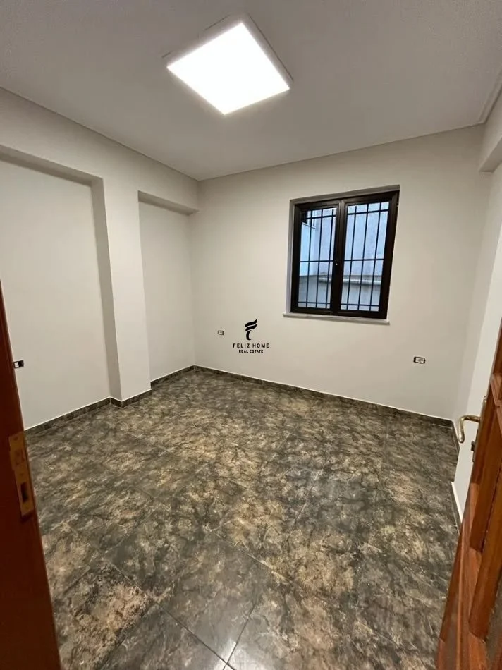 Tirane, jepet me qera zyre Kati 2, 120 m² 1.000 € (PAZARI I RI)