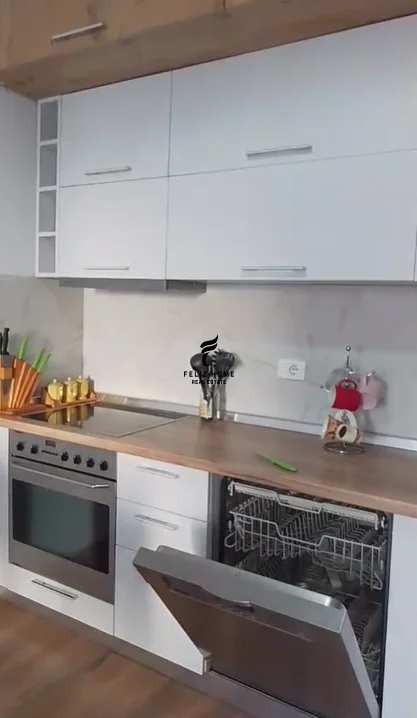 Tirane, jepet me qera apartament 1+1 Kati 5, 65 m² 600 € (ISH PARKU)