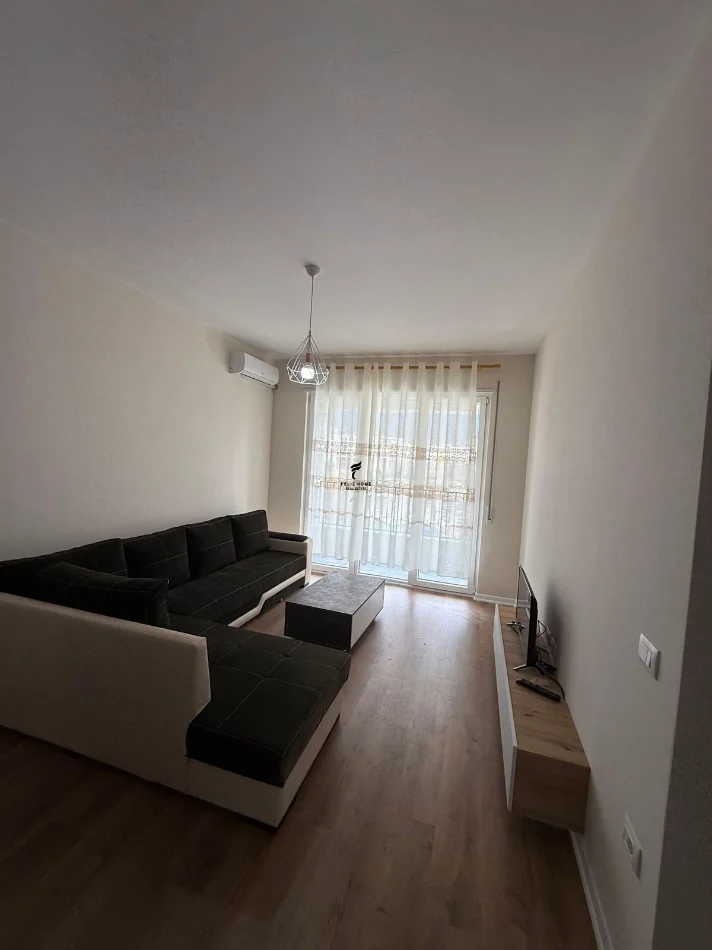 Tirane, jepet me qera apartament 1+1 Kati 4, 70 m² 500 € (5 MAJI)