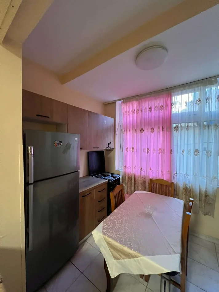 Tirane, jepet me qera apartament 1+1 Kati 2, 60 m² 450 € (PAZARI I RI)
