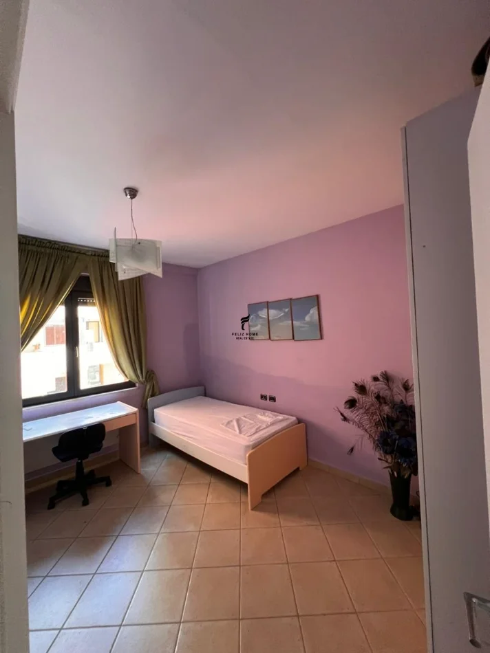 Tirane, jepet me qera apartament 2+1 Kati 10, 100 m² 1.000 € (QENDER)