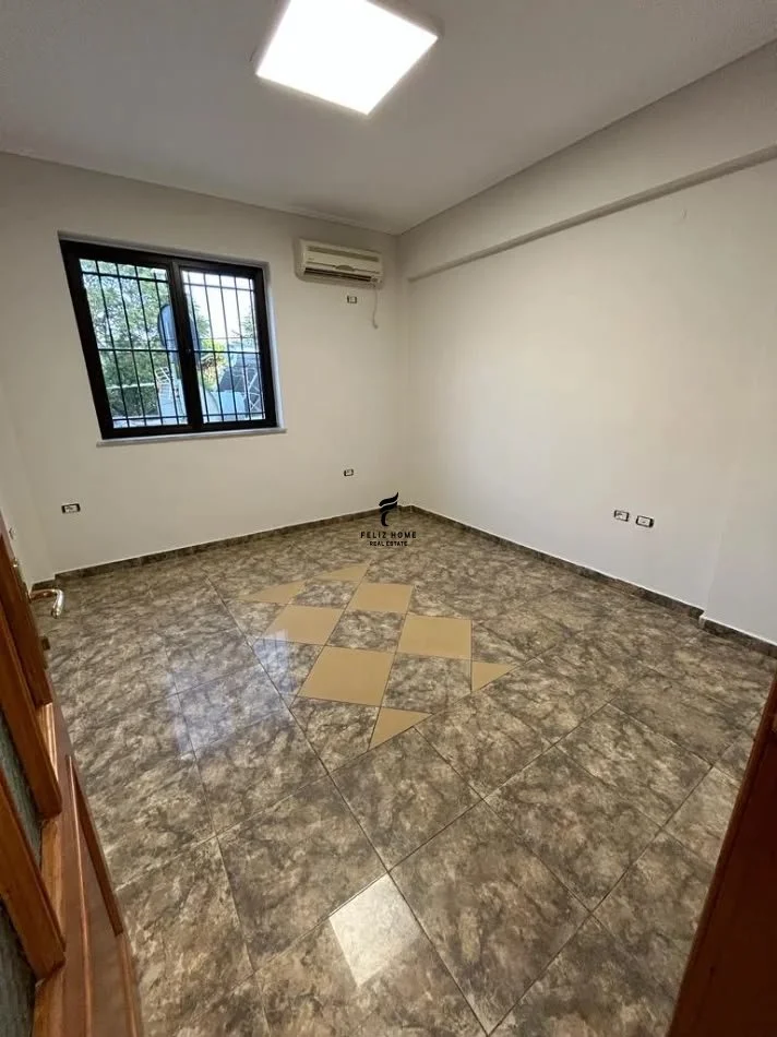 Tirane, jepet me qera zyre Kati 2, 120 m² 1.000 € (PAZARI I RI)