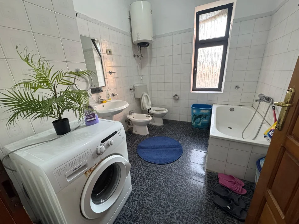 Shqiperi, jepet me qera apartament 1+1 Kati 2, 70 m² 400 € (RRUGA E DIBRES)