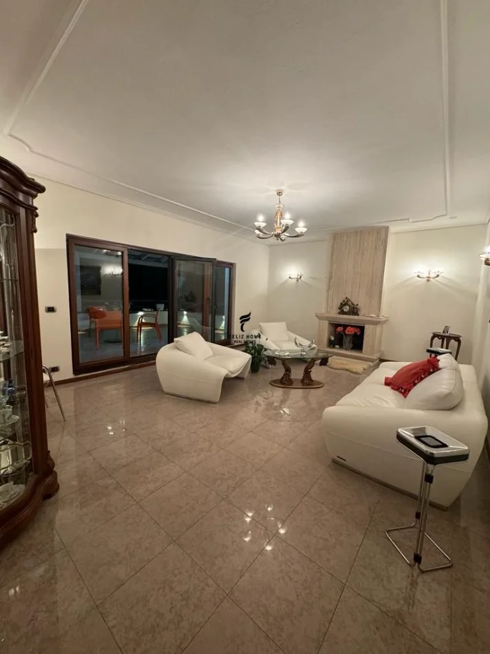 Tirane, jepet me qera apartament 3+1 Kati 5, 202 m² 1.300 € (RRUGA E ELBASANIT)