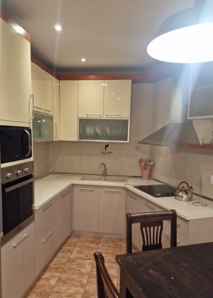 Tirane, jepet me qera apartament 2+1 Kati 5, 130 m² 900 € (RRUGA FORTUZI)