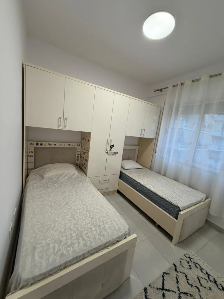 Tirane, jepet me qera apartament 2+1 Kati 5, 80 m² 600 € (YZBERISHT)