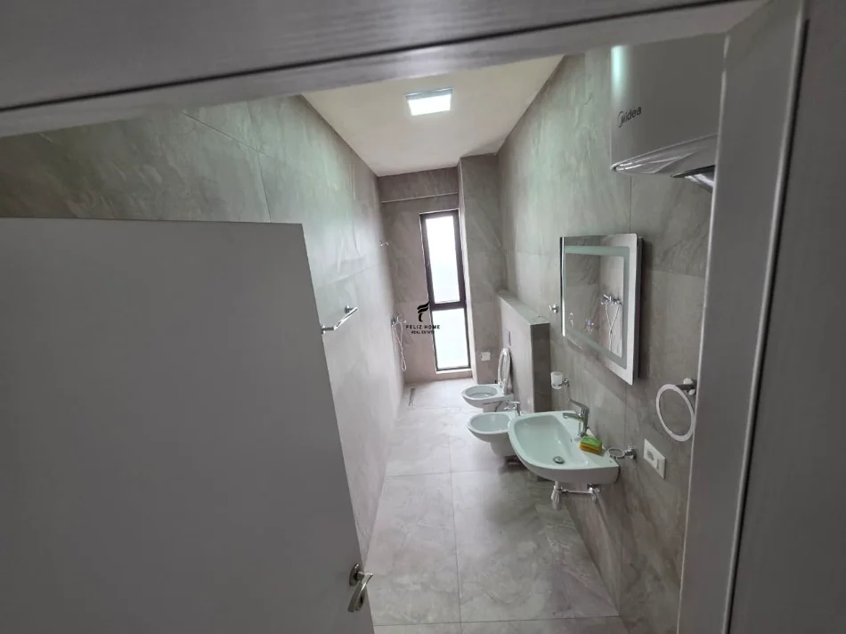 Tirane, jepet me qera apartament 2+1 Kati 9, 120 m² 600 € (RRUGA E DIBRES)
