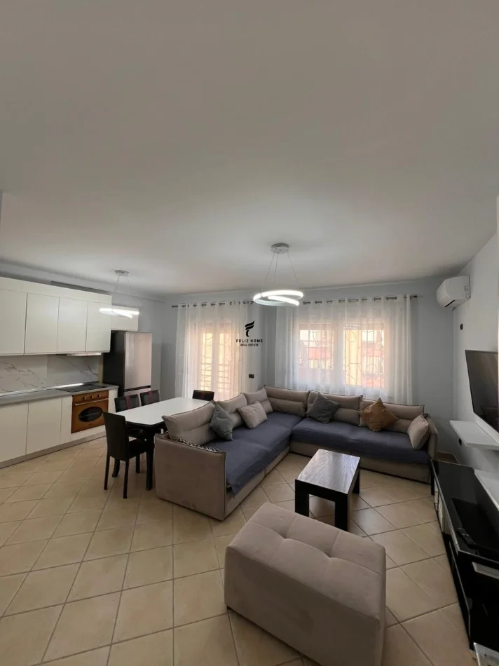 Tirane, jepet me qera apartament 2+1 Kati 10, 100 m² 1.000 € (QENDER)