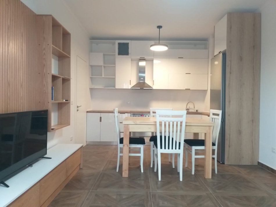 Tirane, jap me qera apartament 1+1+Ballkon Kati 6, 60 m² 450 € (Rr. Lucie Miloti)