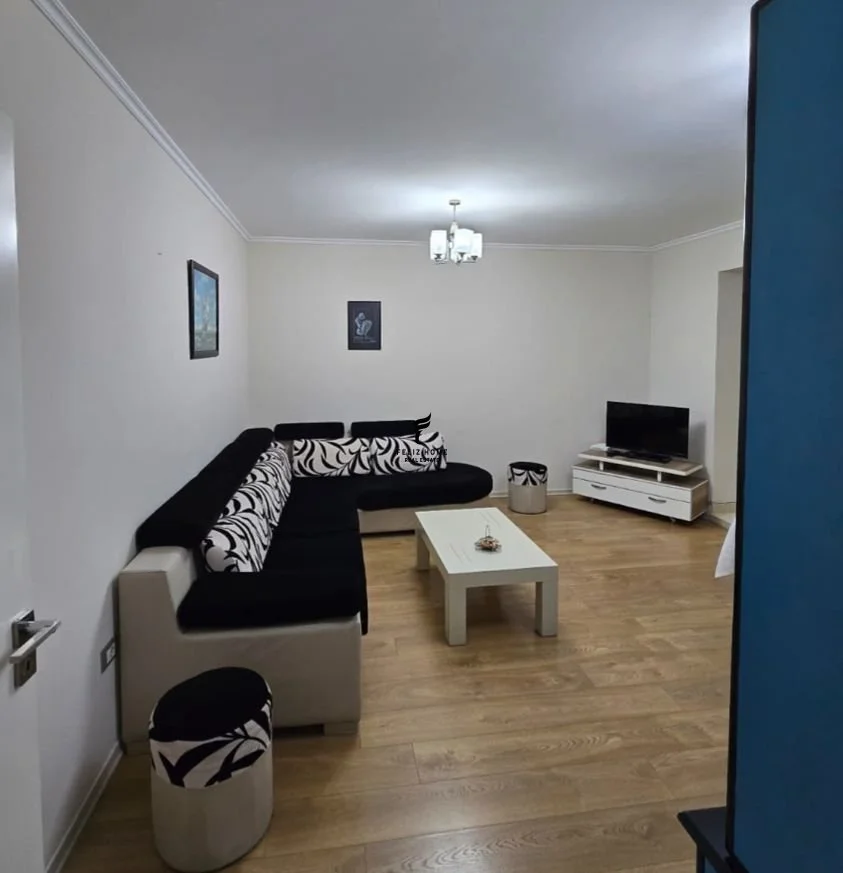 Tirane, jepet me qera apartament 1+1 Kati 4, 65 m² 550 € (VASIL SHANTO)