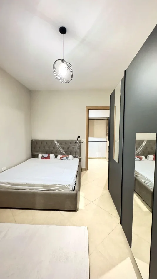 Tirane, jepet me qera apartament 2+1 Kati 5, 90 m² 750 € (LIQENI ARTIFICIAL)