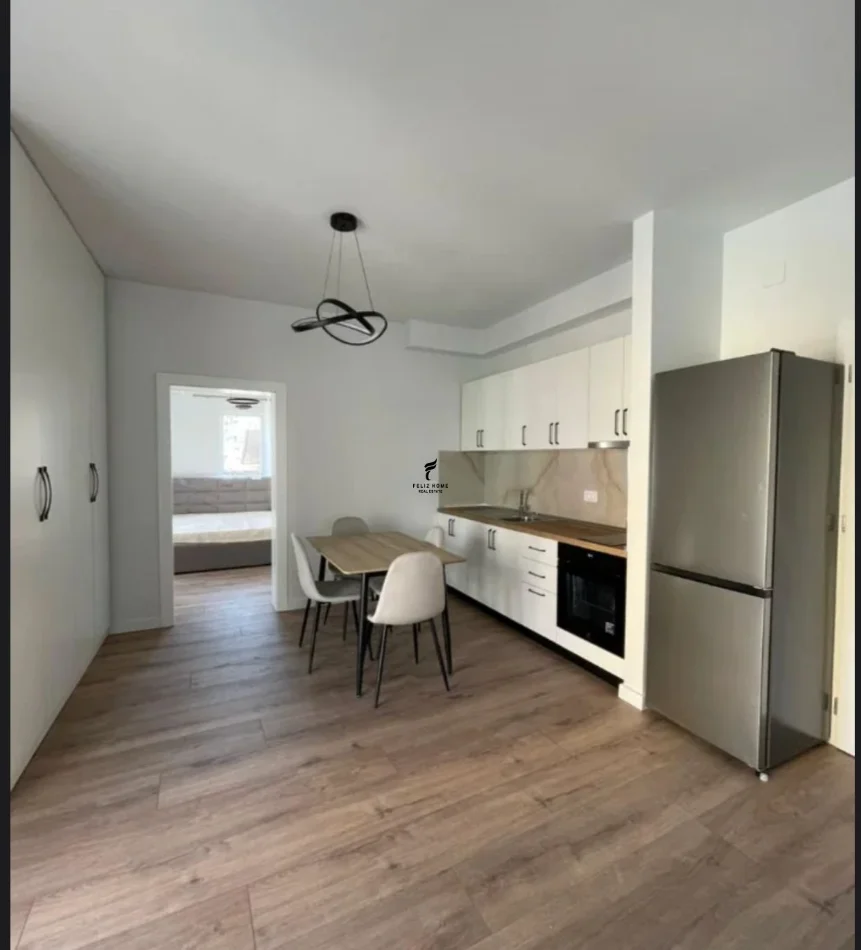 Tirane, jepet me qera apartament 1+1 Kati 4, 60 m² 550 € (ISH PARKU)